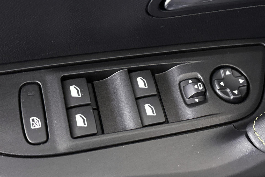 Peugeot e-2008 (JBT27J) met abonnement