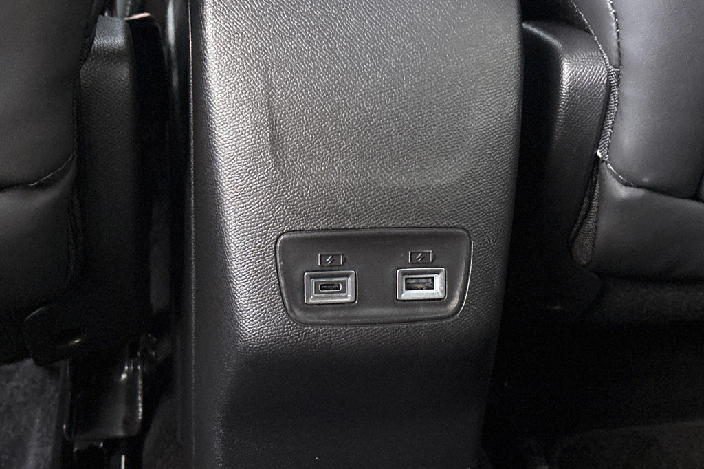 Peugeot e-2008 (JBT27J) met abonnement