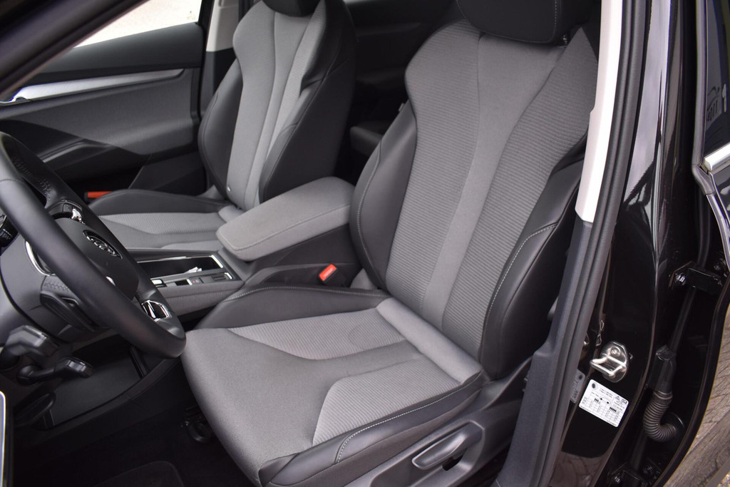 ŠKODA ENYAQ iV (S037KG) met abonnement