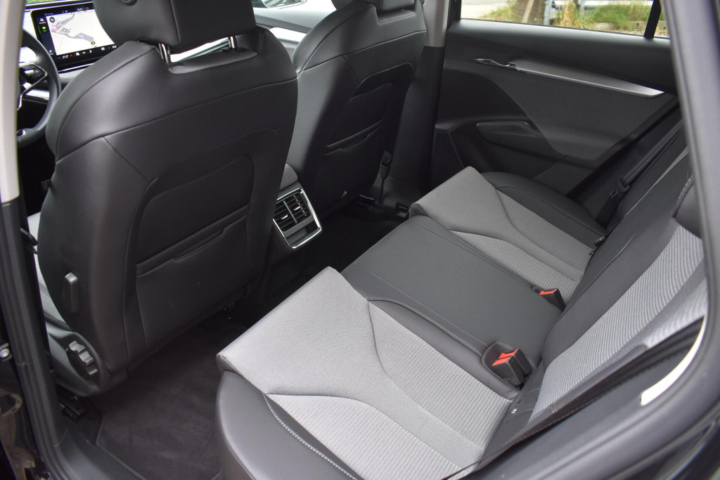 ŠKODA ENYAQ iV (S037KG) met abonnement