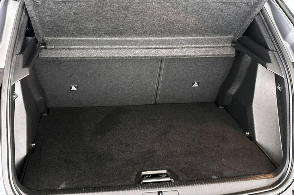 Peugeot e-2008 (HHH83L) met abonnement