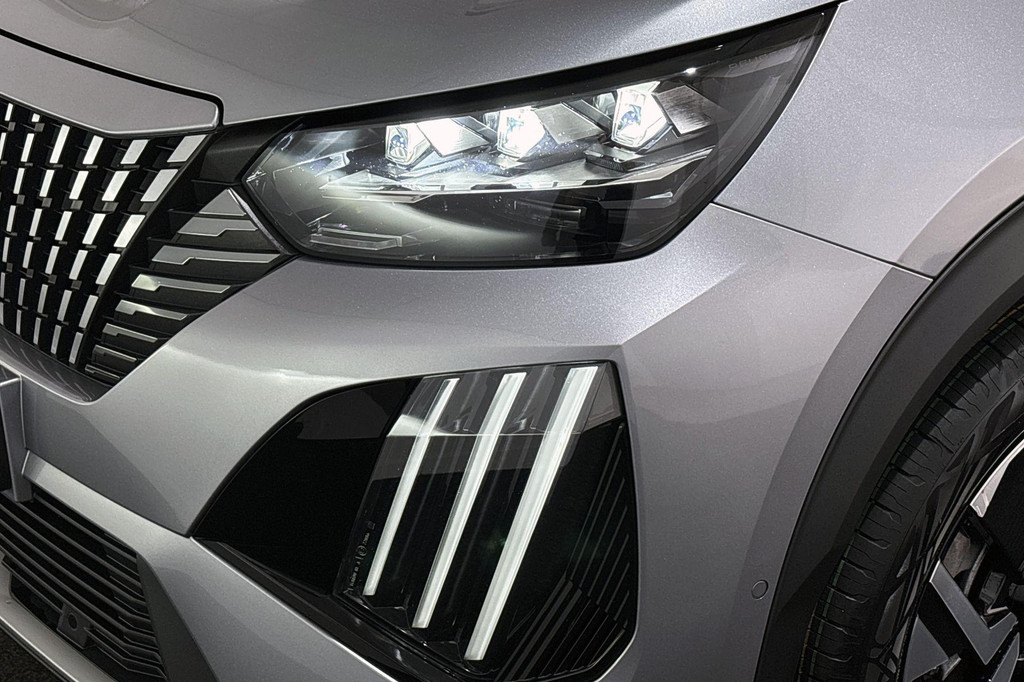 Peugeot e-2008 (HHH83L) met abonnement