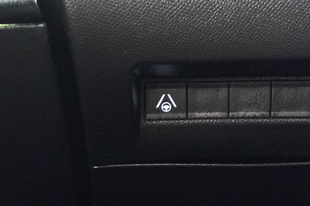 Peugeot e-2008 (HHH83L) met abonnement