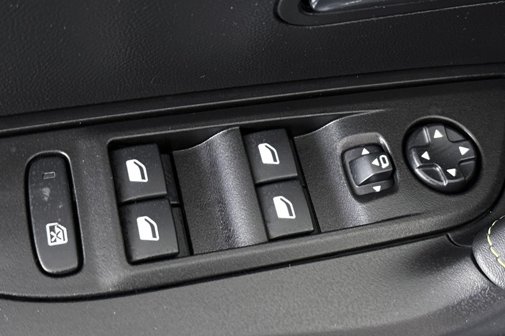 Peugeot e-2008 (HHH83L) met abonnement