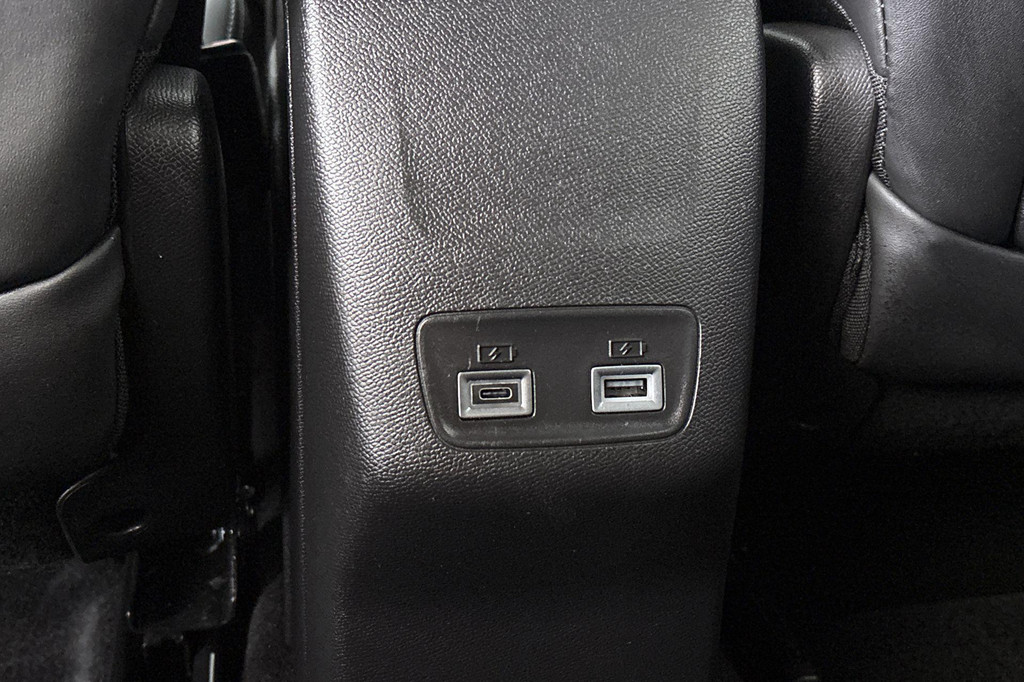 Peugeot e-2008 (HHH83L) met abonnement