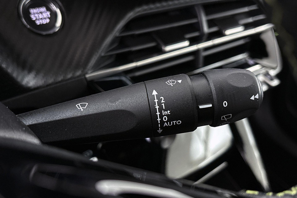 Peugeot e-2008 (HHH83L) met abonnement