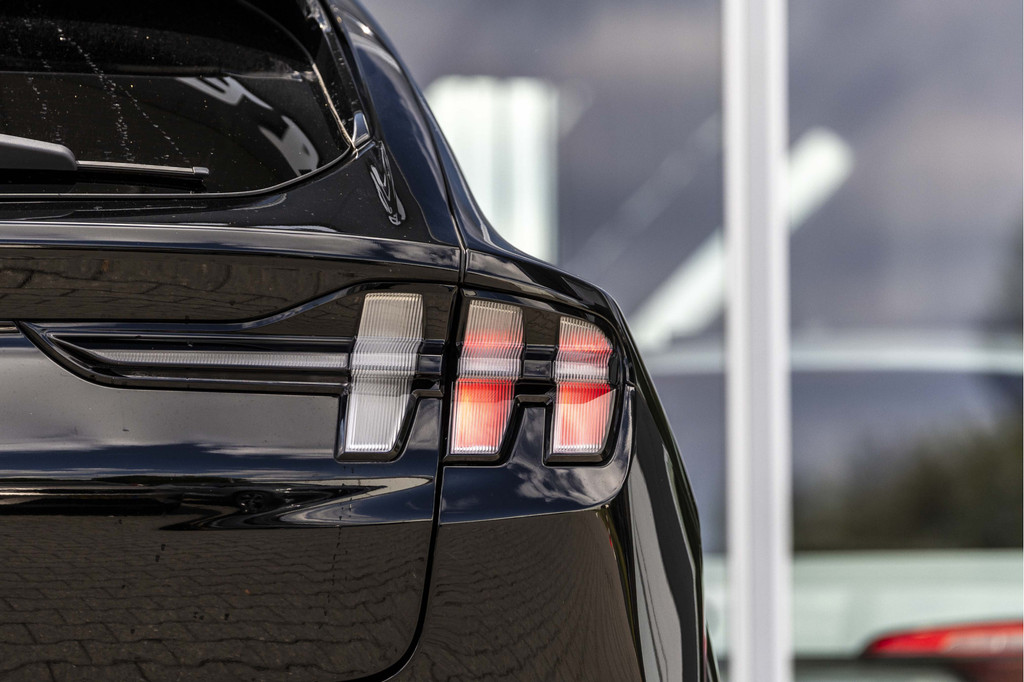 Ford Mustang Mach-E (N388TV) met abonnement