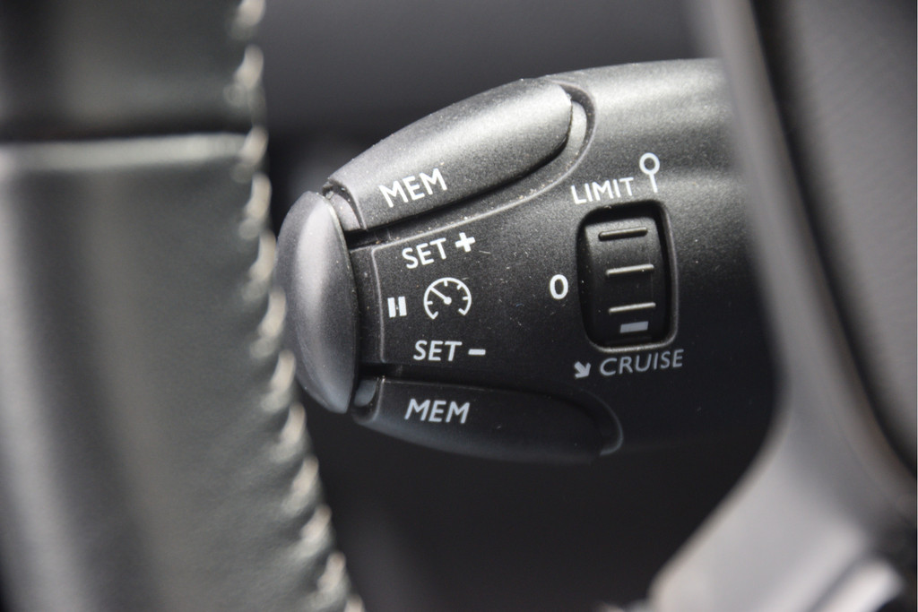 Peugeot 2008 (HFZ11K) met abonnement