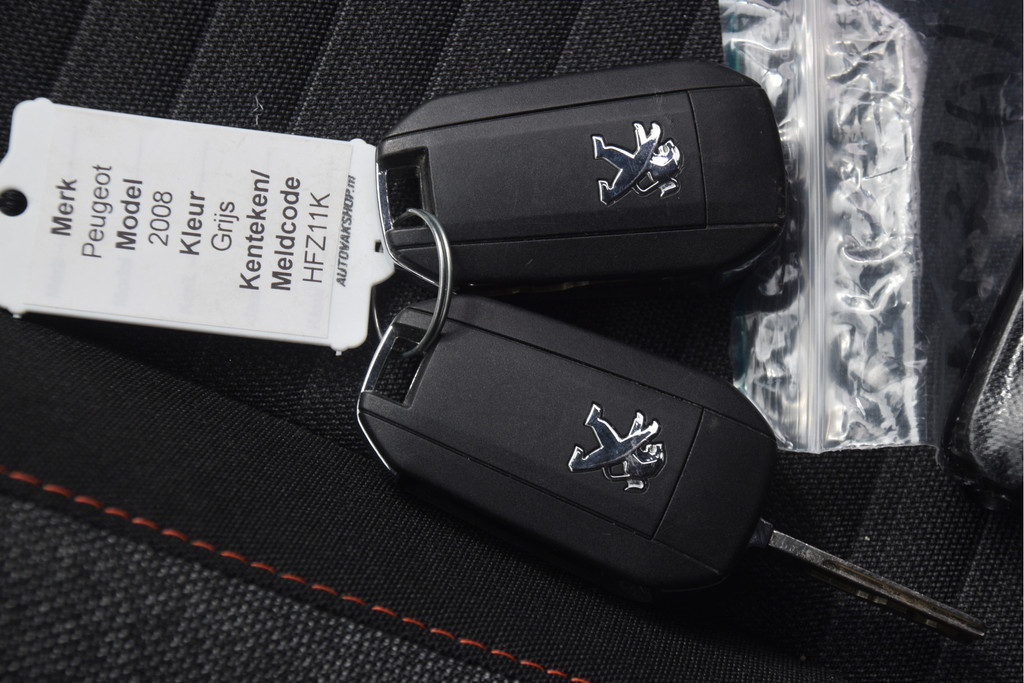 Peugeot 2008 (HFZ11K) met abonnement