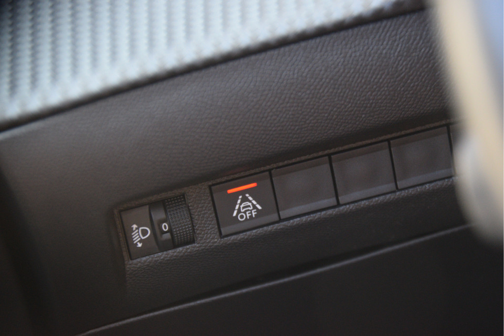 Peugeot 2008 (HFZ11K) met abonnement