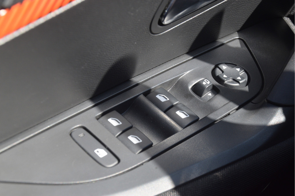 Peugeot 2008 (HFZ11K) met abonnement