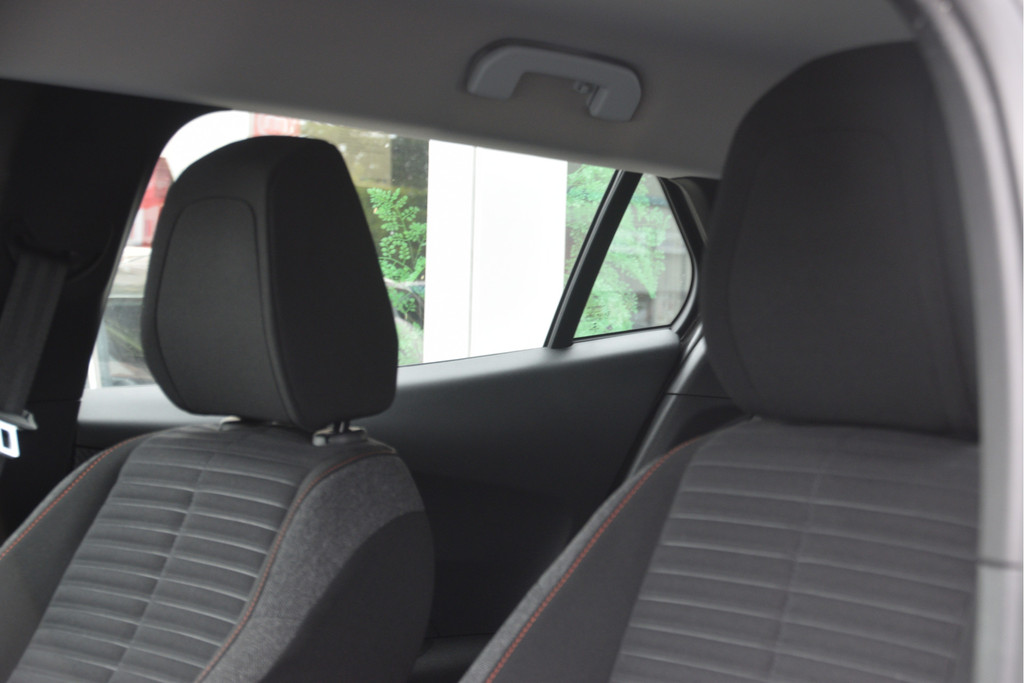 Peugeot 2008 (HFZ11K) met abonnement