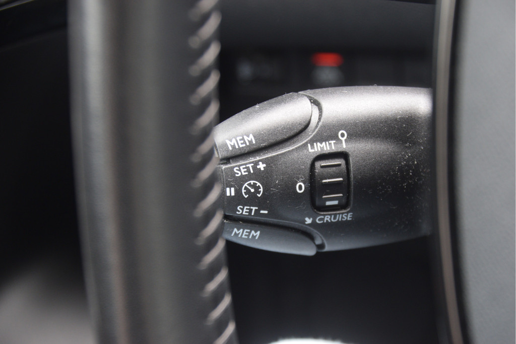 Peugeot 2008 (J256DX) met abonnement
