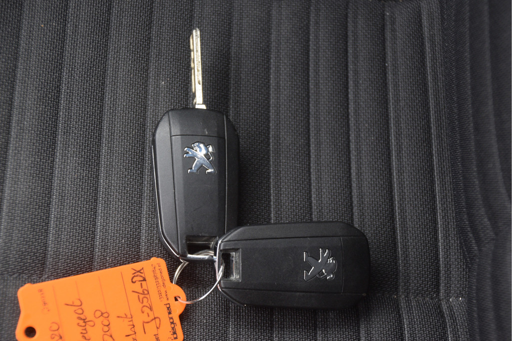 Peugeot 2008 (J256DX) met abonnement