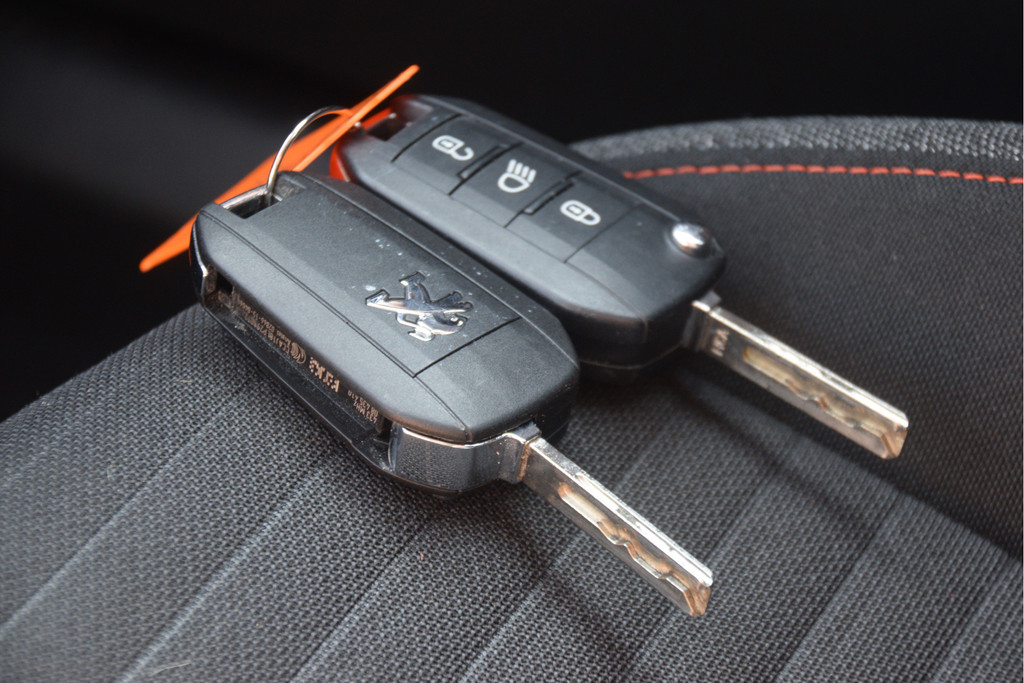 Peugeot 2008 (J256DX) met abonnement