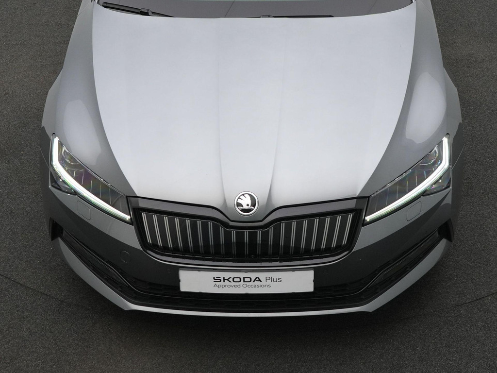ŠKODA Superb (S549JK) met abonnement