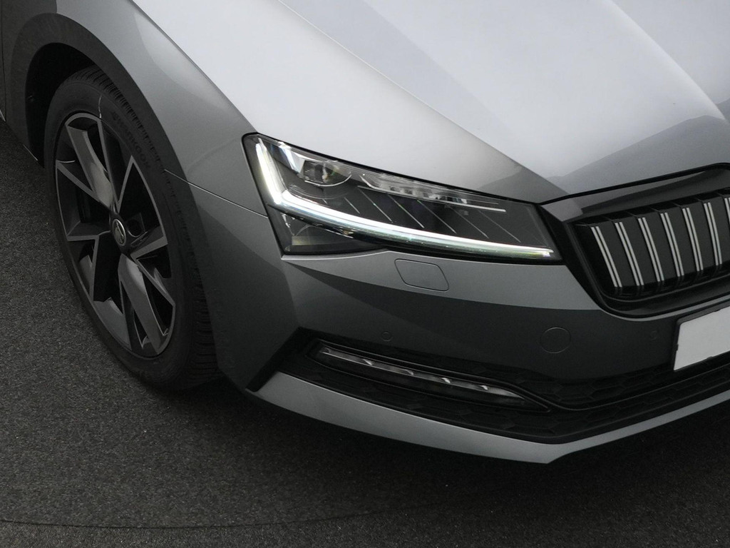 ŠKODA Superb (S549JK) met abonnement