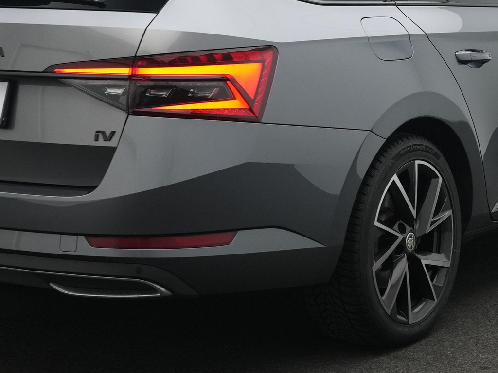 ŠKODA Superb (S549JK) met abonnement