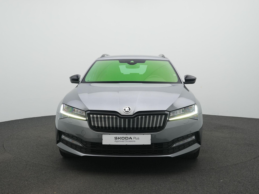 ŠKODA Superb (S549JK) met abonnement