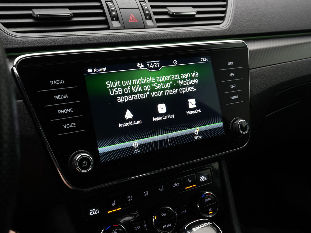 ŠKODA Superb (S549JK) met abonnement