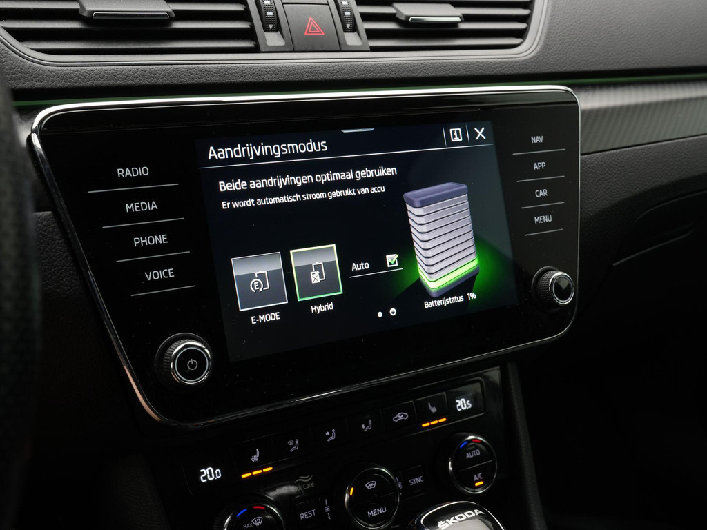 ŠKODA Superb (S549JK) met abonnement