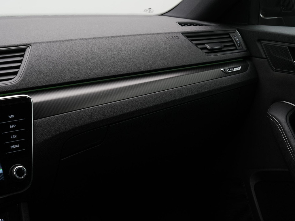 ŠKODA Superb (S549JK) met abonnement