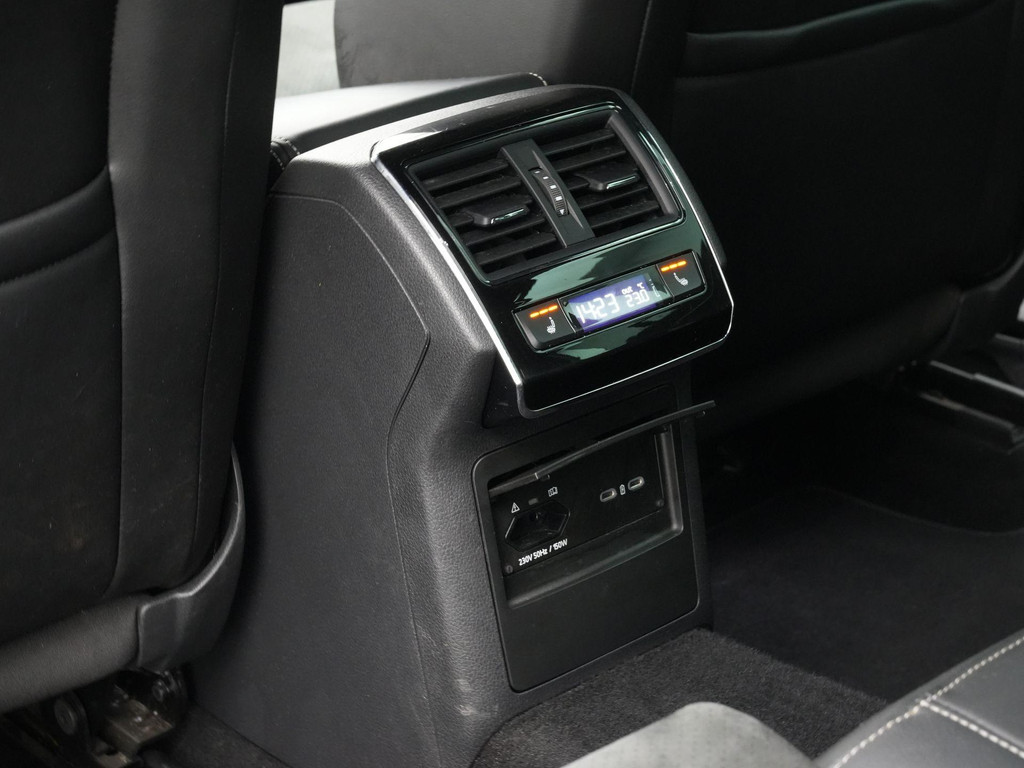ŠKODA Superb (S549JK) met abonnement