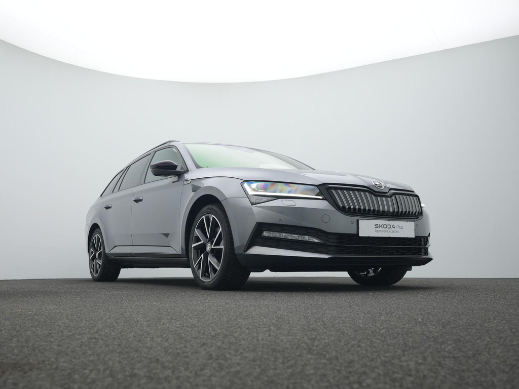 ŠKODA Superb (S549JK) met abonnement