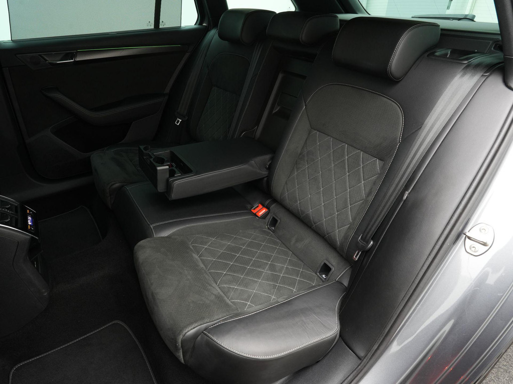 ŠKODA Superb (S549JK) met abonnement