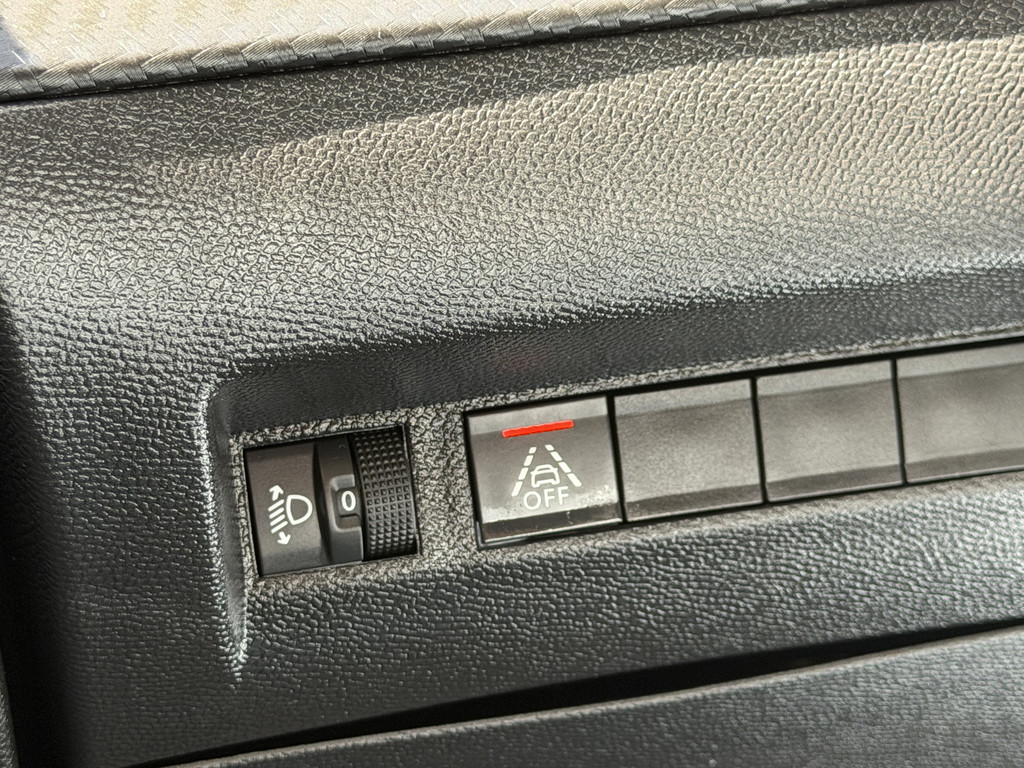 Peugeot e-2008 (N022GB) met abonnement