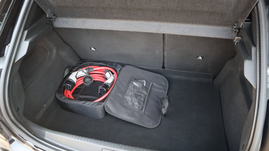 Peugeot e-208 (L939NT) met abonnement