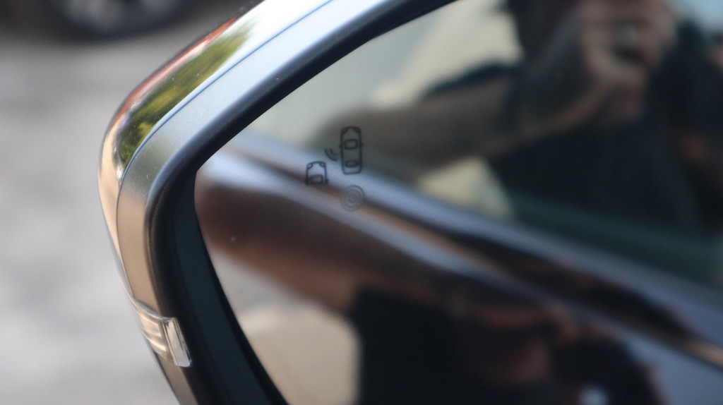 Peugeot e-208 (L939NT) met abonnement