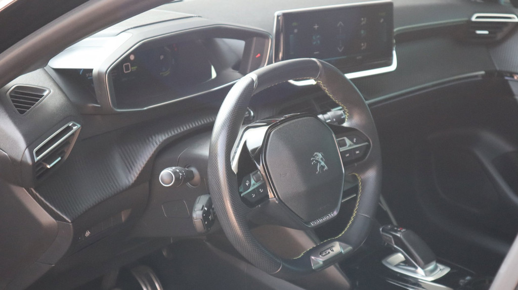 Peugeot e-208 (L939NT) met abonnement