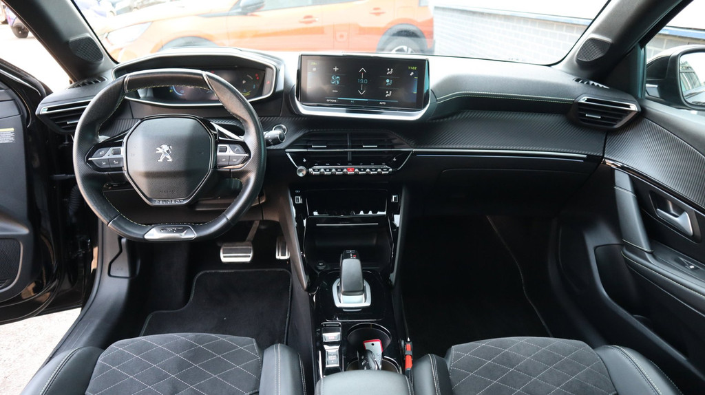 Peugeot e-208 (L939NT) met abonnement