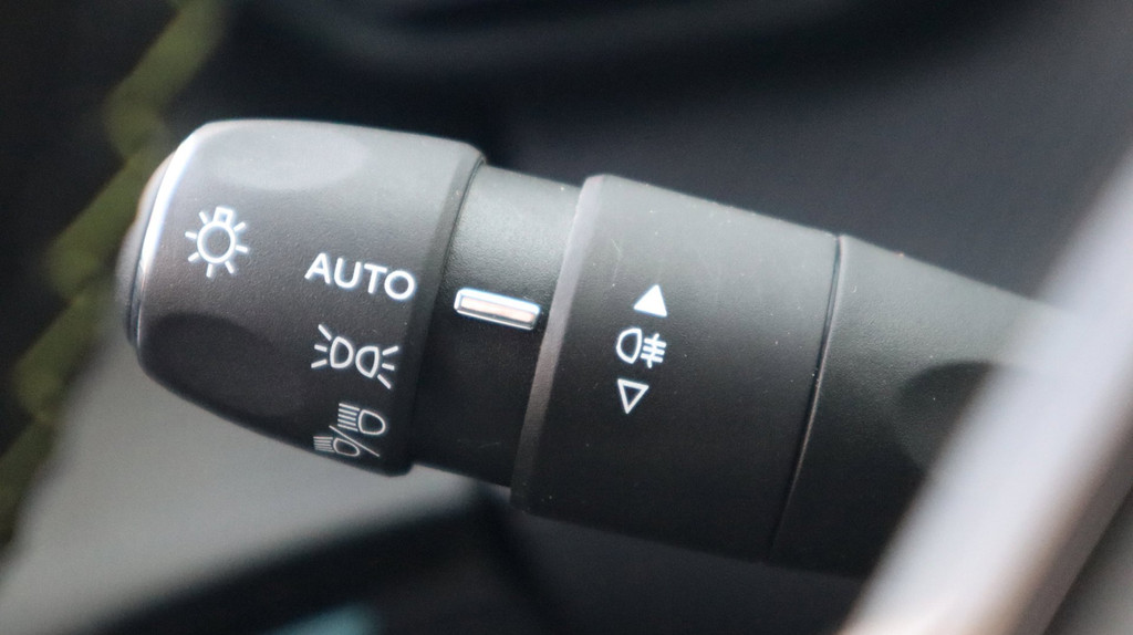 Peugeot e-208 (L939NT) met abonnement