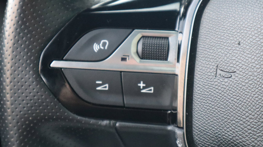 Peugeot e-208 (L939NT) met abonnement