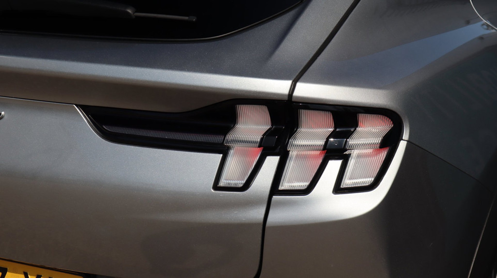Ford Mustang Mach-E (L907XH) met abonnement