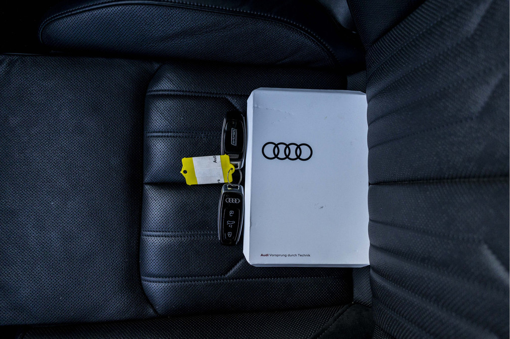 Audi e-tron (P663PF) met abonnement