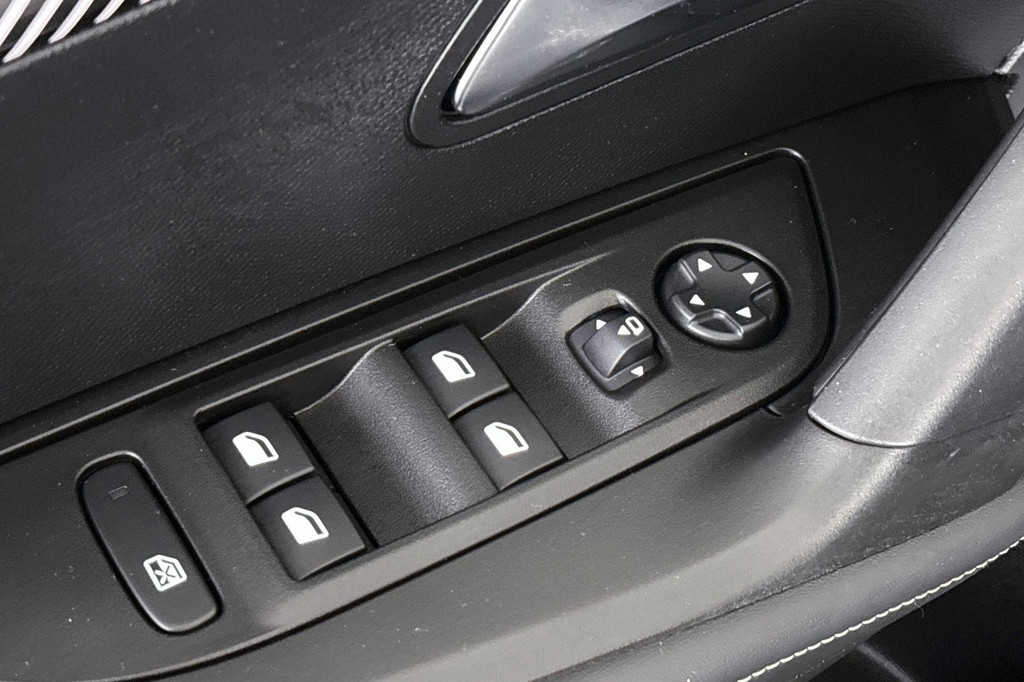 Peugeot 2008 (HFN52X) met abonnement
