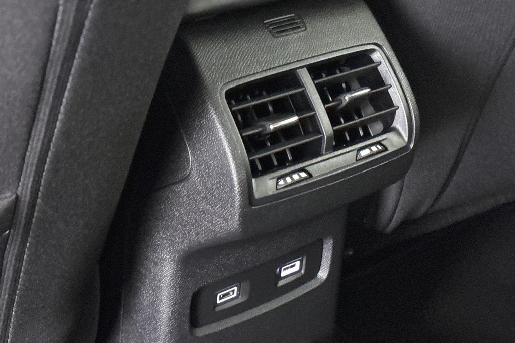 Citroën Ë-C4 (X699TZ) met abonnement
