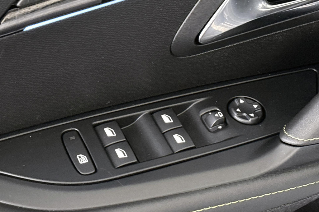 Peugeot e-208 (KSL62H) met abonnement