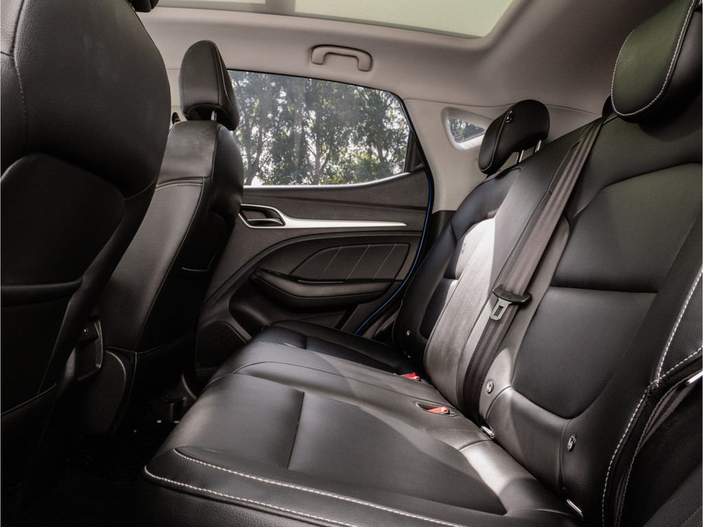 MG ZS-EV (K888JB) met abonnement
