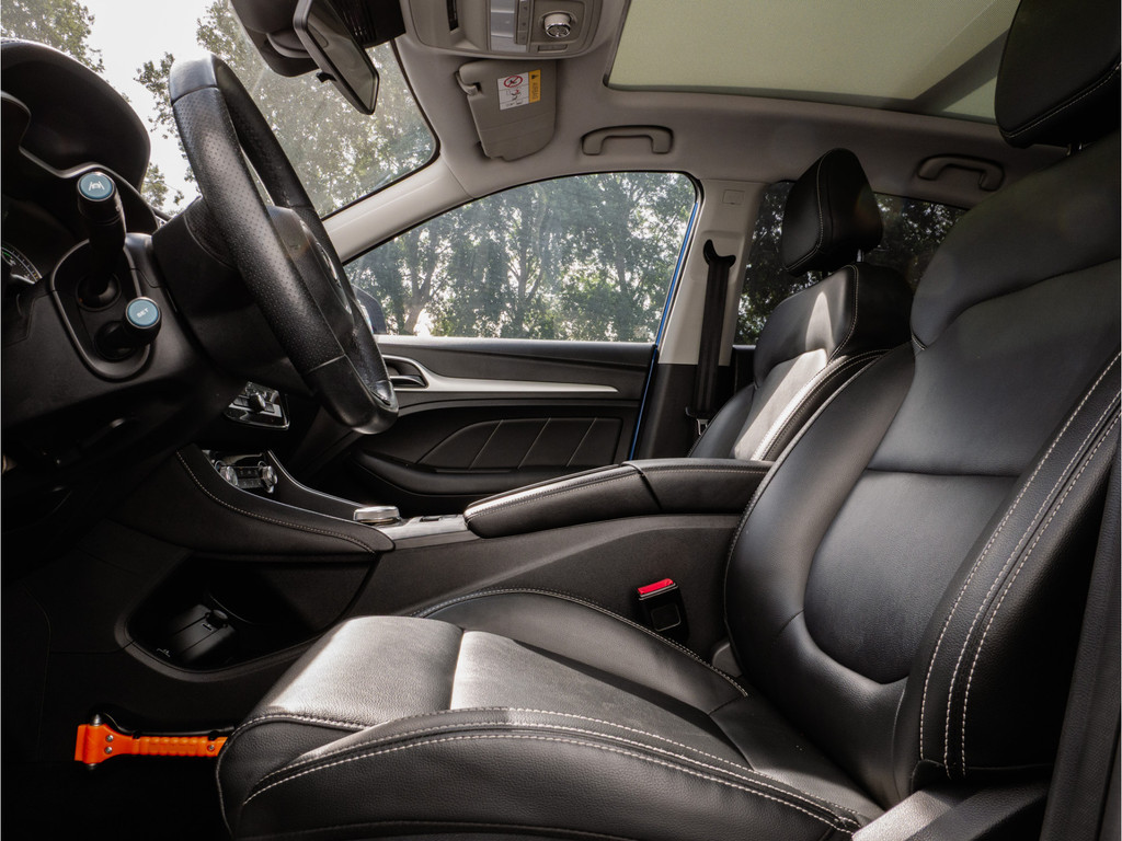 MG ZS-EV (K888JB) met abonnement