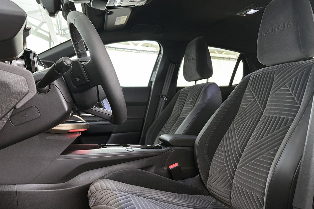 Lancia Ypsilon (HRH46H) met abonnement