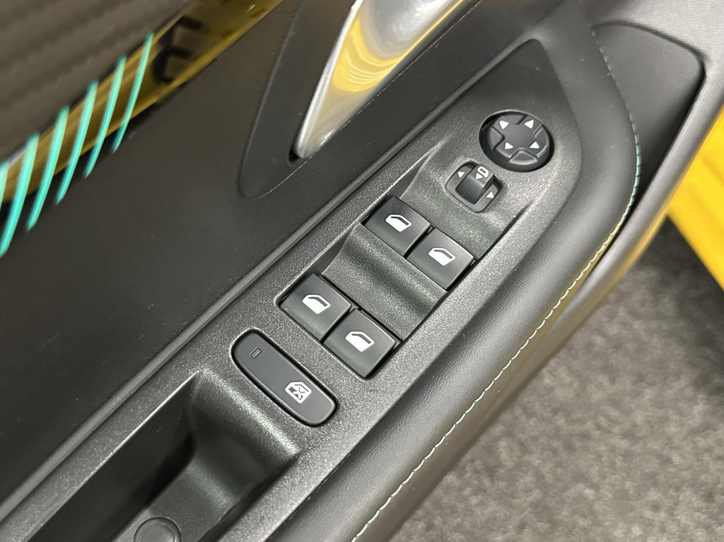 Peugeot e-208 (L028RN) met abonnement