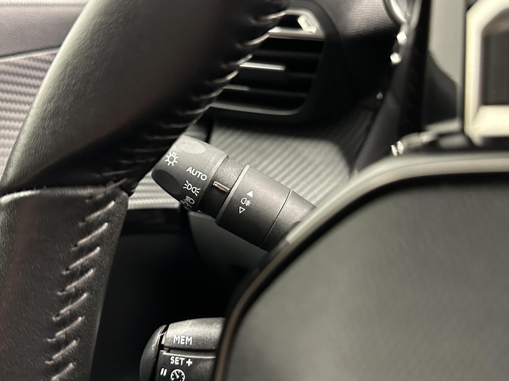 Peugeot e-208 (L028RN) met abonnement