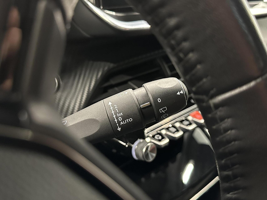 Peugeot e-208 (L028RN) met abonnement