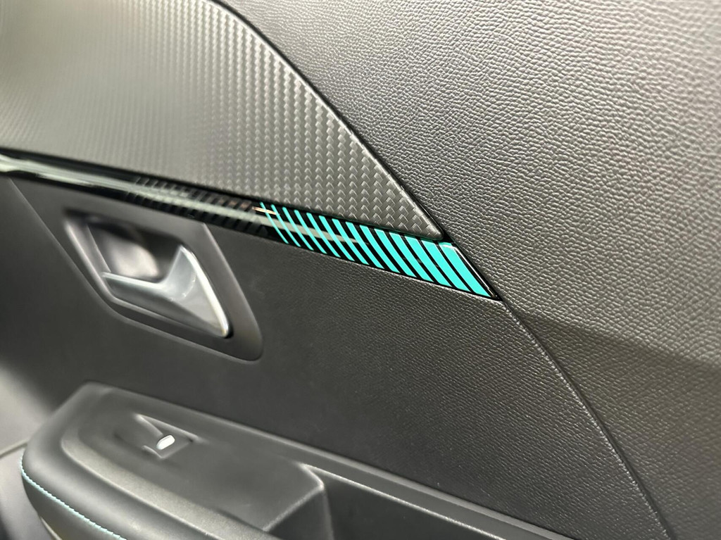 Peugeot e-208 (L028RN) met abonnement