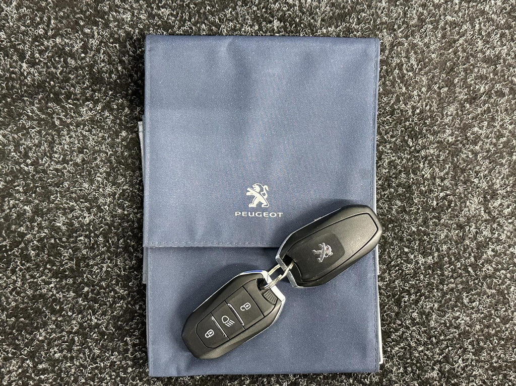 Peugeot e-208 (L028RN) met abonnement