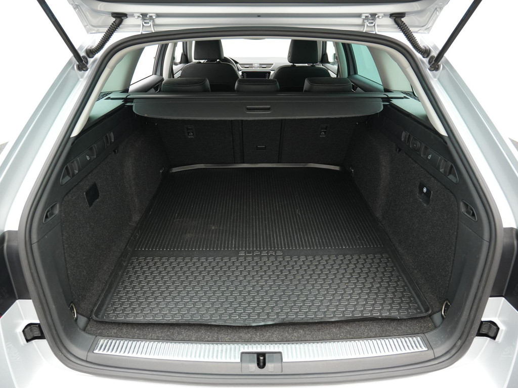 ŠKODA Superb (KRT17J) met abonnement